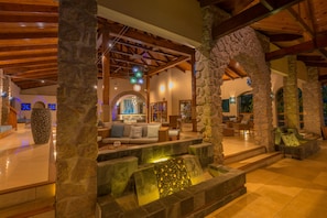 3 bars/lounges, poolside bar