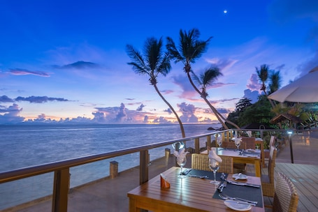 2 restaurants, breakfast, lunch, dinner served; local cuisine. Coco de Mer Hotel and Black Parrot Suites