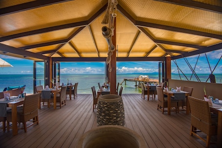 2 restaurants, breakfast, lunch, dinner served; local cuisine. Coco de Mer Hotel and Black Parrot Suites