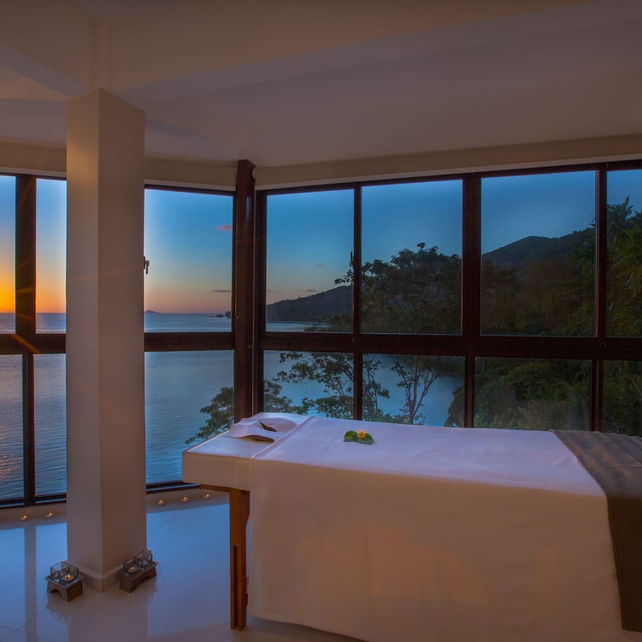 Couples treatment rooms, hot tub, body treatments, hydrotherapy