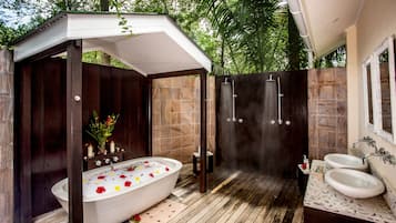 Couples treatment rooms, body treatments, aromatherapy