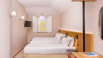 Basic Triple Room | Hypo-allergenic bedding, desk, blackout drapes, free WiFi