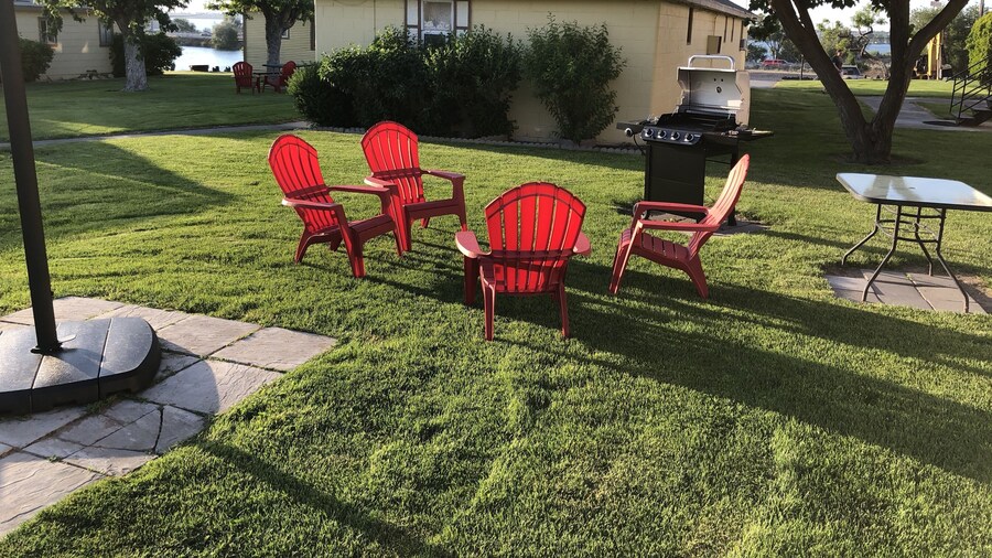 Lakeshore Inn Water Front