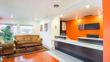 Coin salon dans le hall