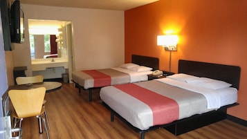 Iron/ironing board, bed sheets