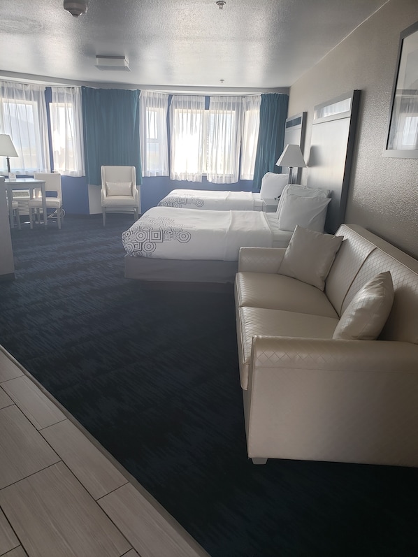 Premium bedding, individually furnished, blackout drapes - Anchor Beach Inn (Crescent City)