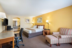Desk, laptop workspace, blackout drapes, iron/ironing board - Quality Inn White Springs Suwanee (Live Oak)