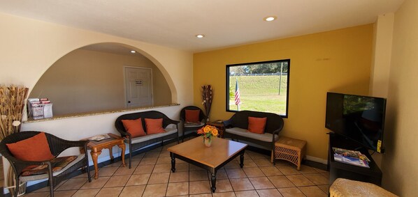 Lobby sitting area - Quality Inn White Springs Suwanee (Live Oak)