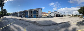 Exterior - Blue Star Inn (Lafayette)