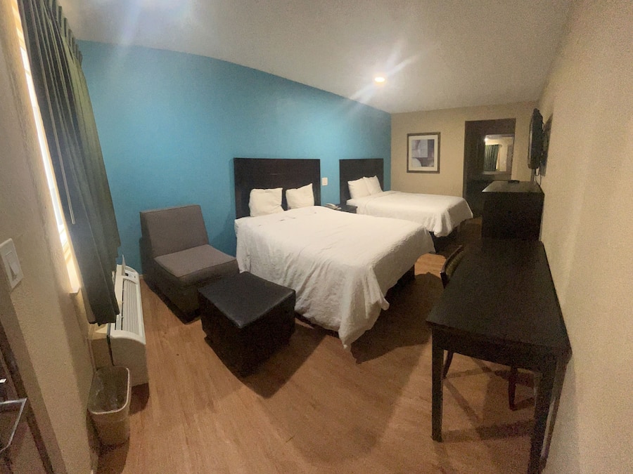 Double Deluxe Non-Smoking | Desk, free WiFi