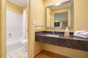 Bathroom - Blue Star Inn Lafayette Near Airport I-10 (Lafayette)
