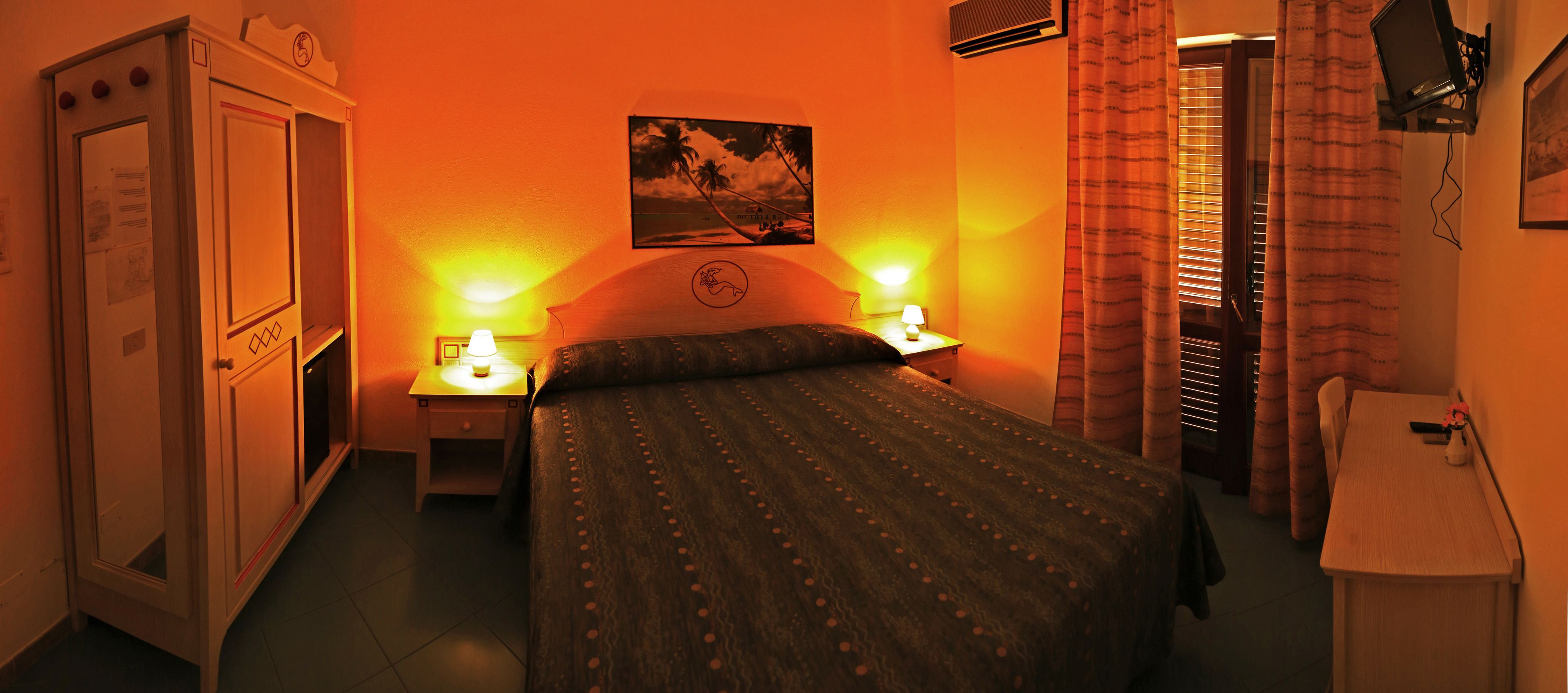 double room | 1 bedroom, minibar, in-room safe, desk