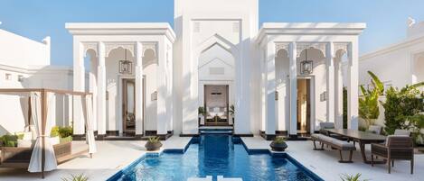 Minibar, in-room safe, individually decorated, individually furnished