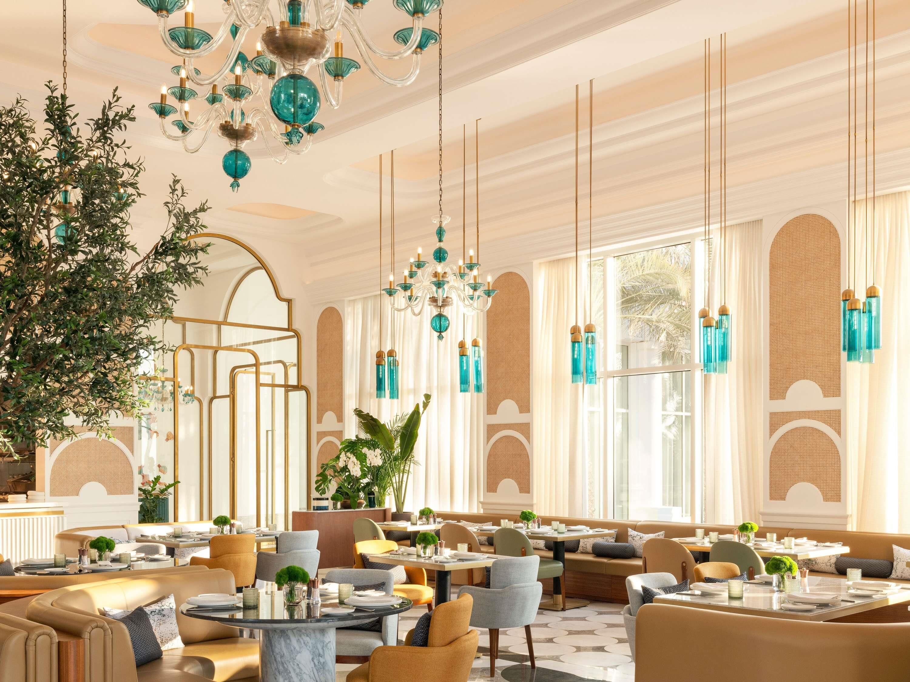 2 restaurantes; se sirve cocina mediterránea 