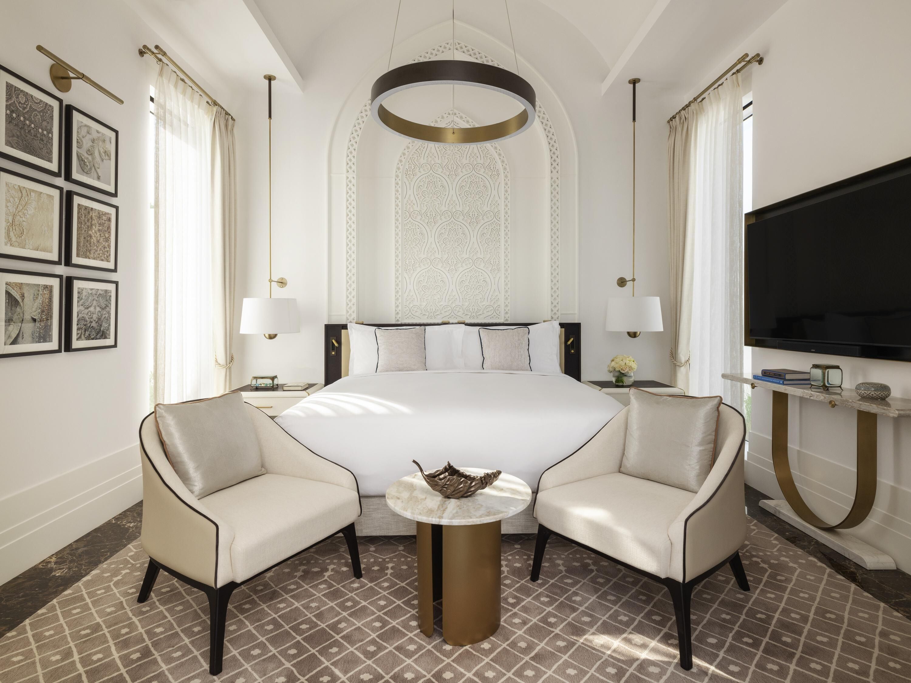 Minibar, coffres-forts dans les chambres, décoration personnalisée