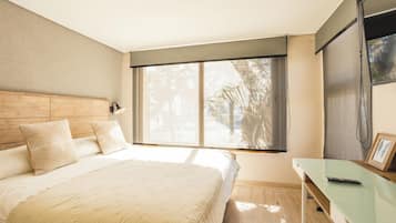 Tallelokero huoneessa, ilmainen Wi-Fi, herätyskellot