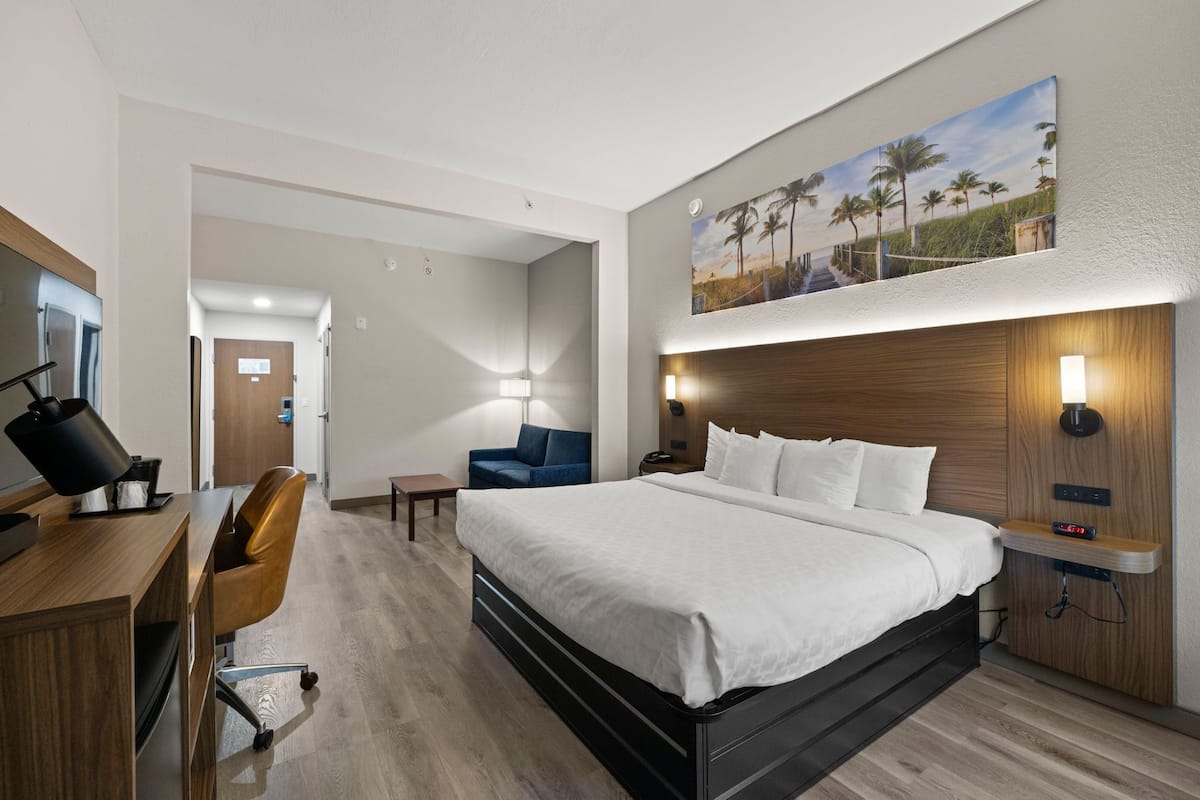 Standard Room, 1 King Bed with Sofa bed, Non Smoking | In-room safe, desk, iron/ironing board, free WiFi