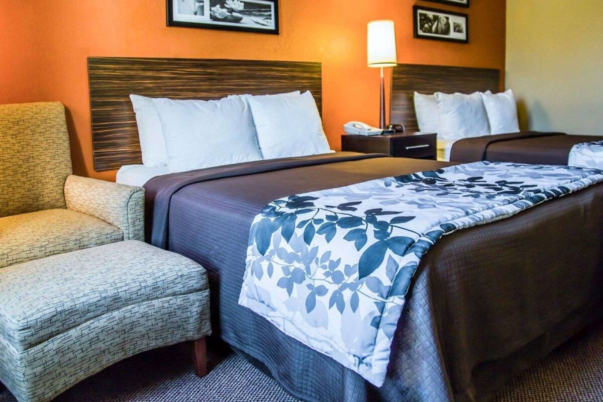 In-room safe, desk, iron/ironing board, free WiFi