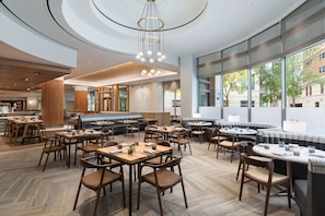 Café da manhã, almoço e jantar