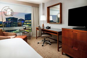 高档床上用品、羽绒被、加厚床垫、客房内保险箱