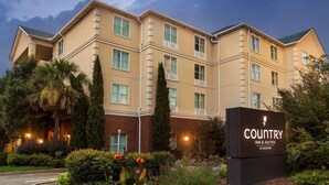 A multi-story hotel with a sign reading "Country Inn & Suites by Radisson."