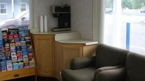Lobby - Red Carpet Inn and Suites Hammonton (Hammonton)