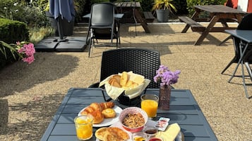 Dagelijks ontbijtbuffet (EUR 12 per persoon)