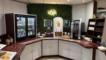 Esmorzar diari d'estil bufet (12 EUR per persona)