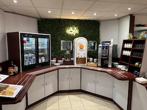 Desayuno buffet (EUR 12 por persona)