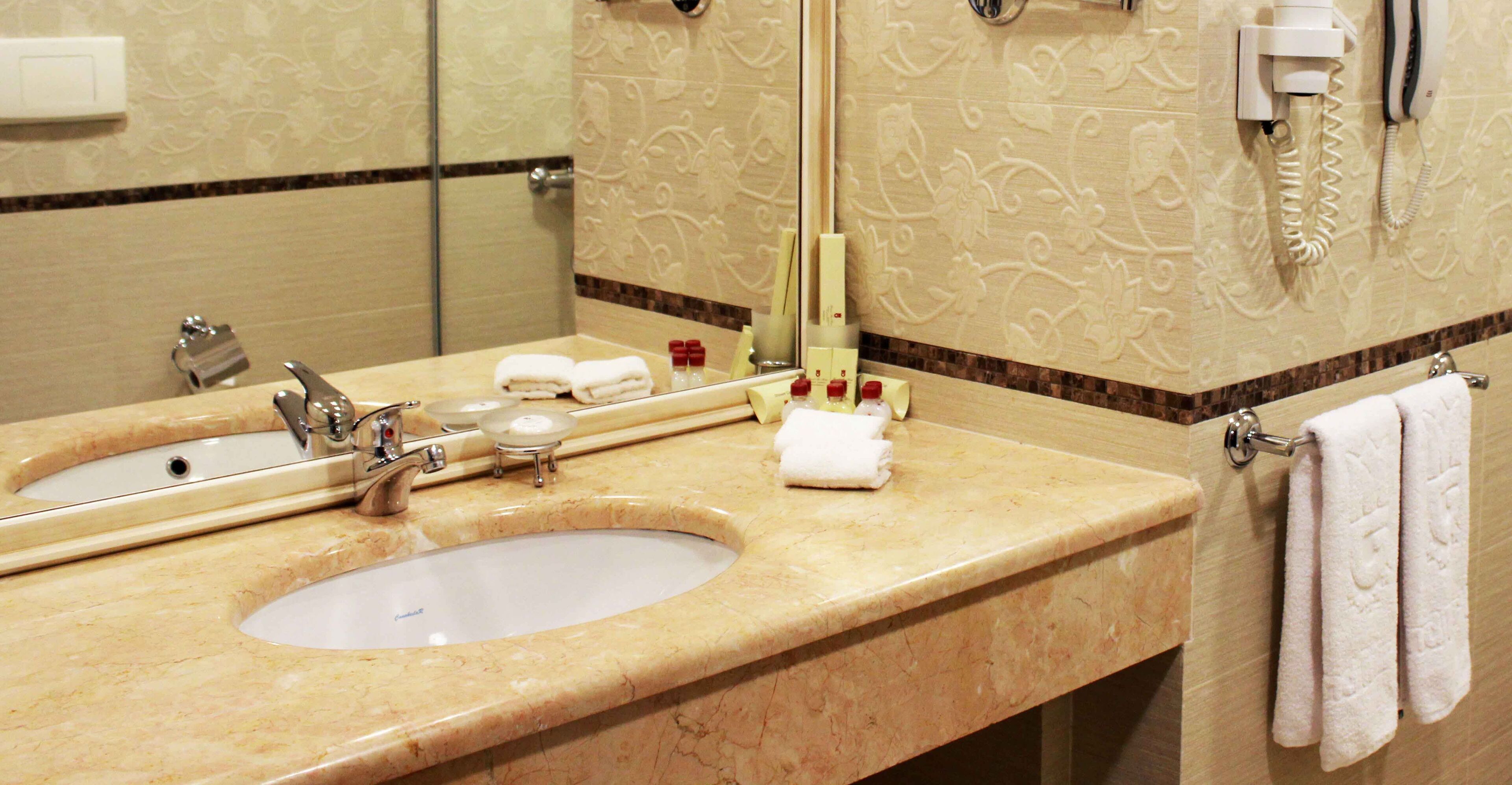 Photo - Grand Mir Hotel