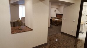 Grand Suite | Premium bedding, Tempur-Pedic beds, in-room safe, desk - Grand Mir Hotel (Tashkent)