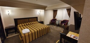 Junior Suite | Premium bedding, Tempur-Pedic beds, in-room safe, desk - Grand Mir Hotel (Tashkent)
