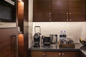 Coffee/tea maker, electric kettle, eco-friendly cleaning products