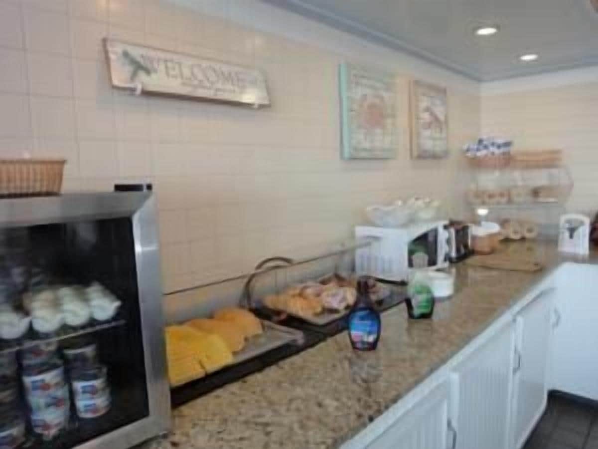 free daily continental breakfast