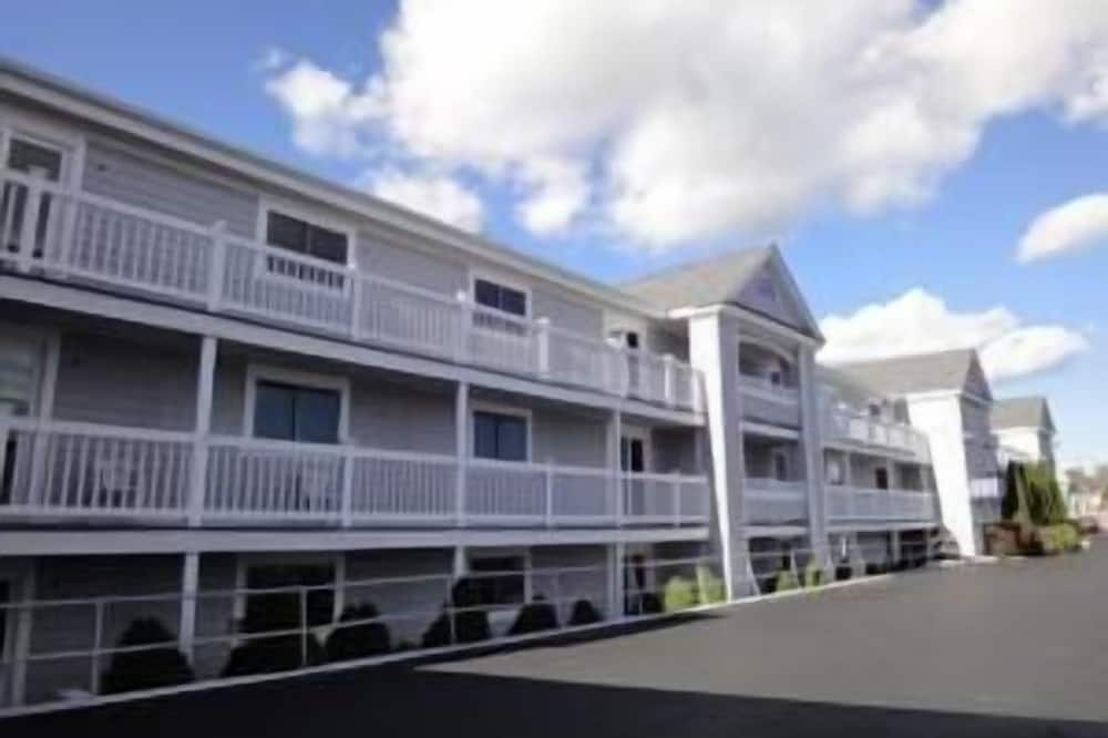 Hyannis Travel Inn