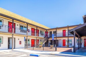 Mặt tiền nơi lưu trú