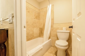 Zimmer, 1 King-Bett, Raucher, Whirlpool | Badezimmer
