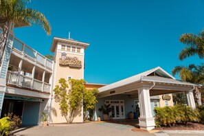 Front of property - Avila Lighthouse Suites (Avila Beach)