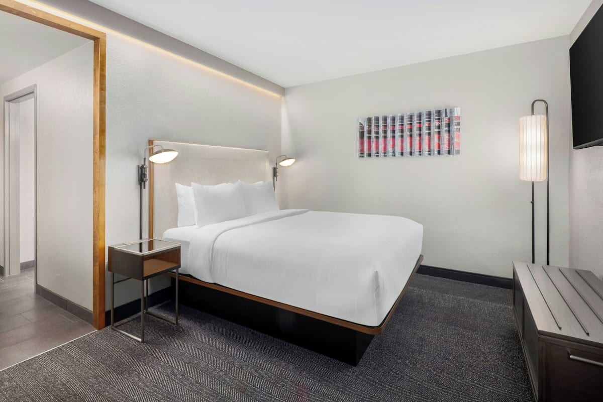 Suite, 1 très grand lit et 1 canapé-lit, en angle | Literie hypoallergénique, bureau
