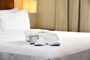 Suite, 1 King Bed | Premium bedding, down duvets, Select Comfort beds, minibar - Crowne Plaza Asuncion by IHG (Asunción)