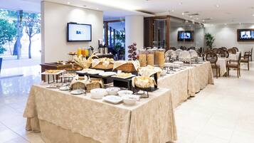 Petit déjeuner buffet servi tous les jours en supplément