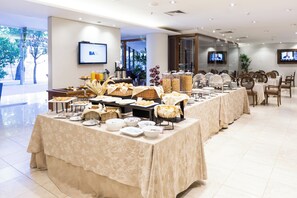 Daily buffet breakfast for a fee - Crowne Plaza Asuncion by IHG (Asunción)