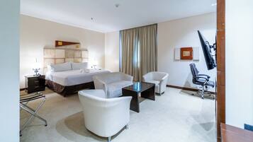 Suite, 1 King-Bett | Hochwertige Bettwaren, Daunenbettdecken, Select-Comfort-Betten, Minibar