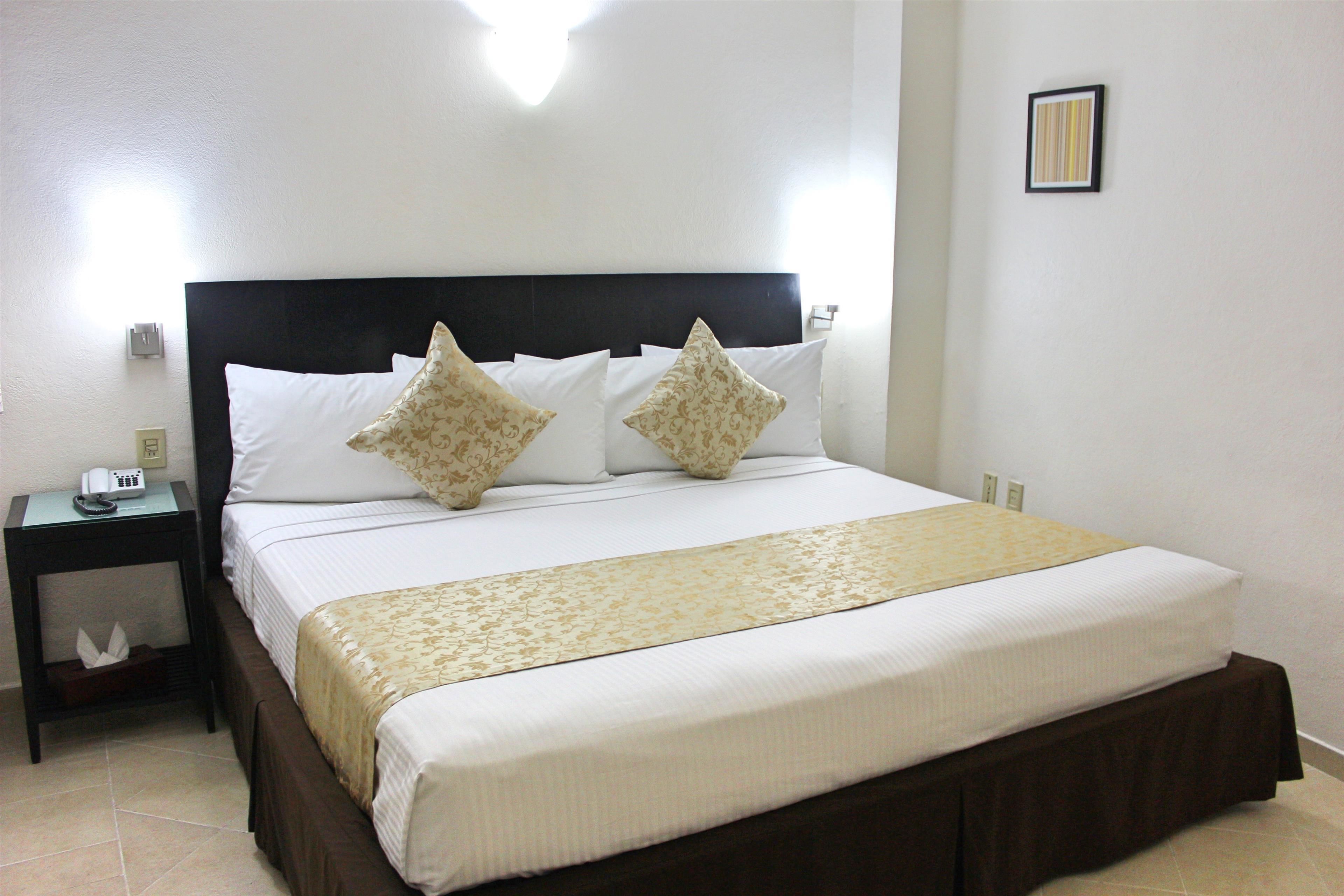 standard room, 1 king bed, non smoking | iron/ironing board, rollaway beds, free wifi, bed sheets