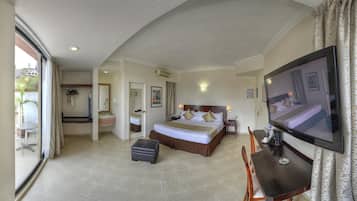 Suite, 1 King Bed, Balcony | Iron/ironing board, rollaway beds, free WiFi, bed sheets