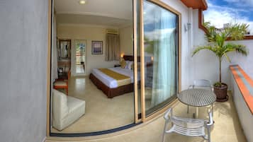 Suite, 1 King Bed, Balcony