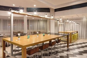 Aperto a colazione, pranzo e cena