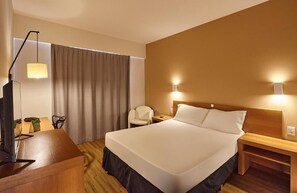 1 Schlafzimmer, Minibar, Zimmersafe, Schreibtisch