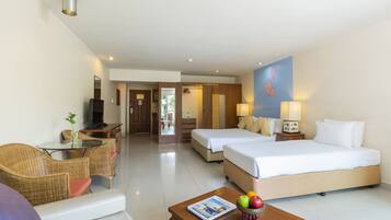 Deluxe Pool Access Twin King -Pet Friendly | Minibar, in-room safe, individually decorated, individually furnished