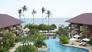 Outdoor pool, open 7:00 AM to 9:00 PM, pool umbrellas, pool loungers